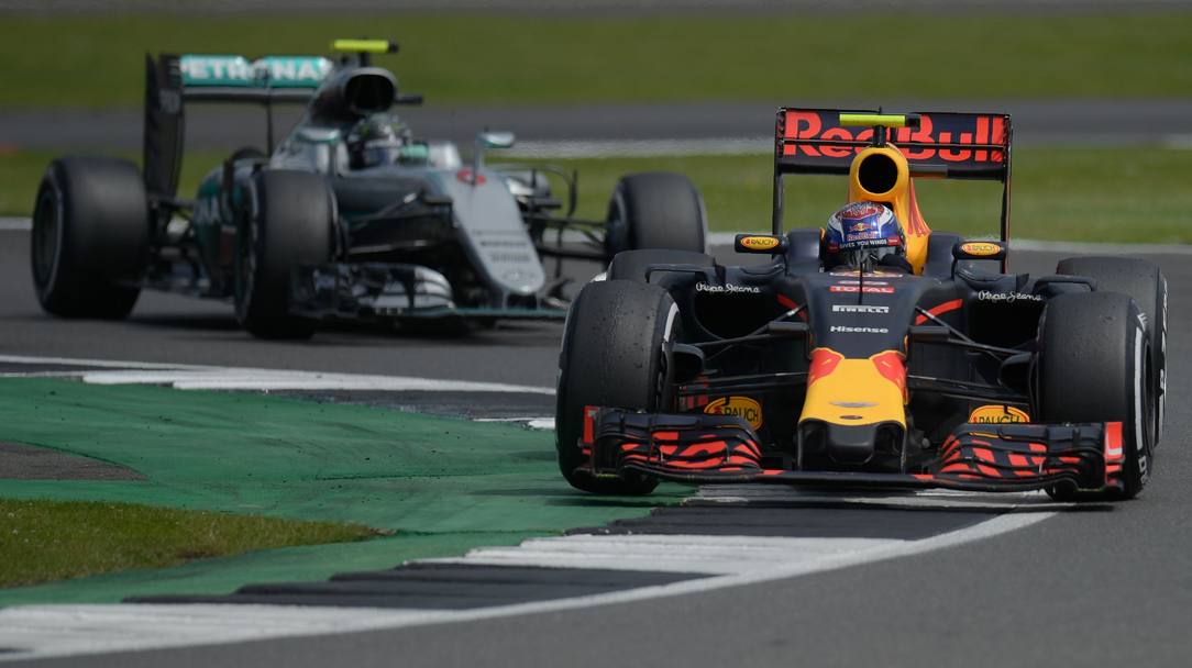 Bellissimo il duello tra la Red Bull    di Verstappen e la Mercedes di Nico Rosberg, alla fine il tedesco ha preceduto l&#39;olandese. Getty